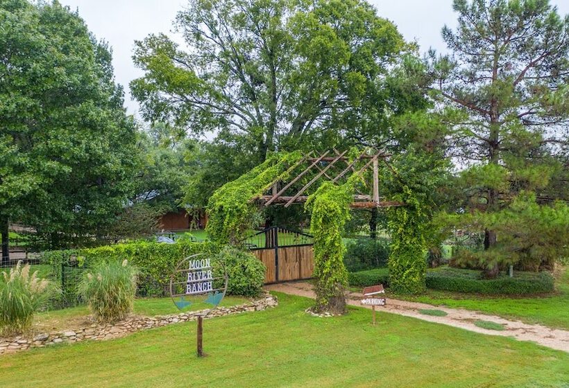 בית מלון כפרי Moon River Ranch