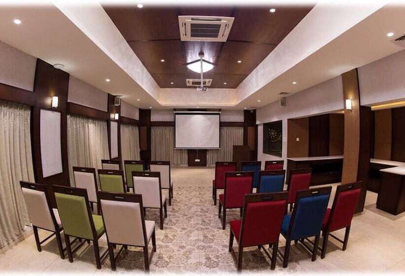 Отель Neonz Resort & Club