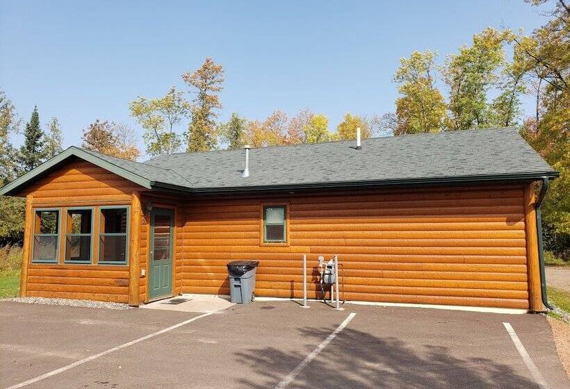 فندق Lena S Northern Pines Resort