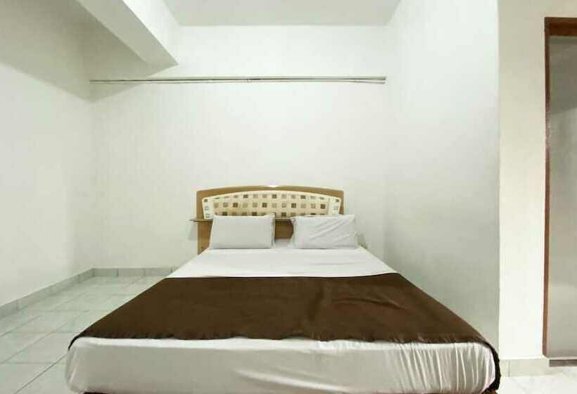 فندق Oyo 90184 Api Api Guesthouse 533