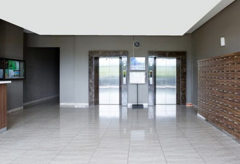 هتل Quade Stay At Serpong Greenview