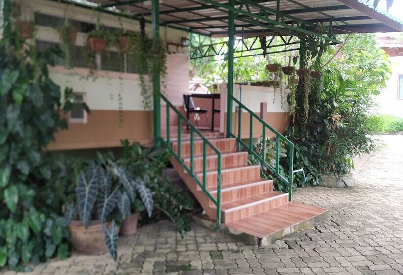 בית מלון כפרי Rattikanchana Resort