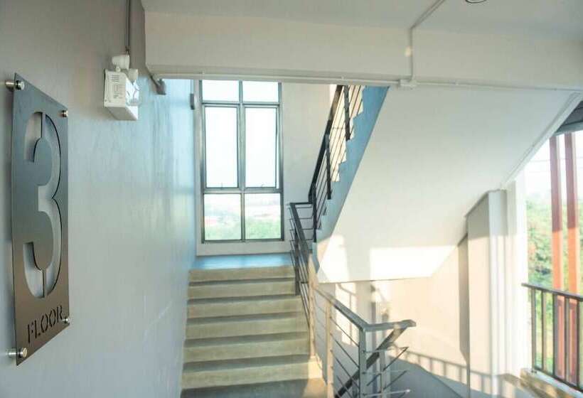 فندق Samutsakorn Apartment