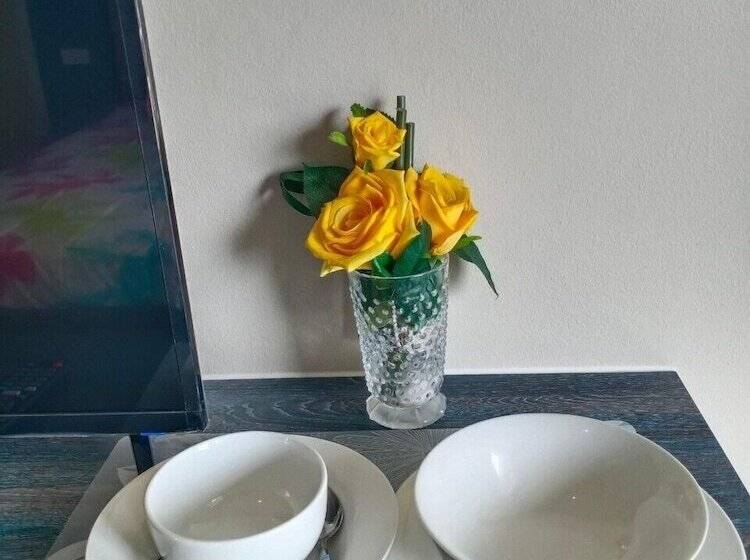 فندق Samutsakorn Apartment