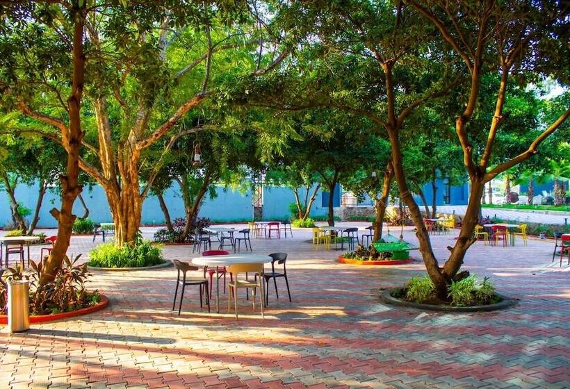 בית מלון כפרי The Bhagwati Resort