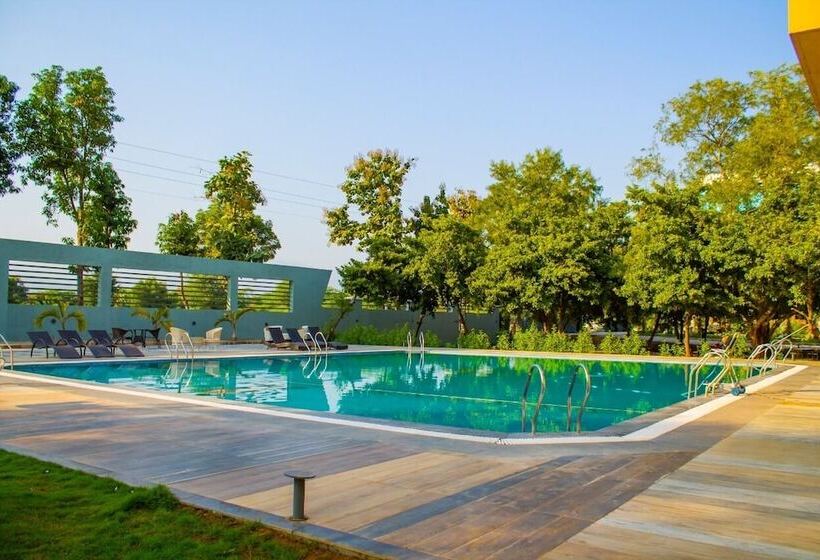 בית מלון כפרי The Bhagwati Resort