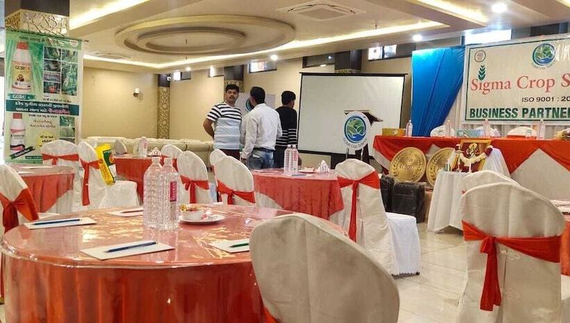 בית מלון כפרי The Bhagwati Resort