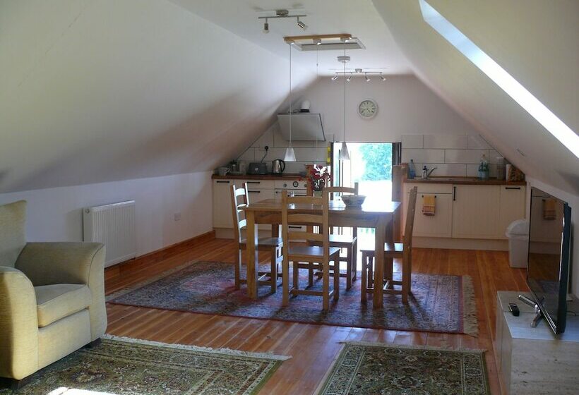 בית מלון כפרי The Motor House