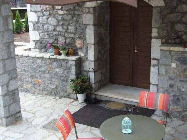 酒店 Tsarbou Guesthouse