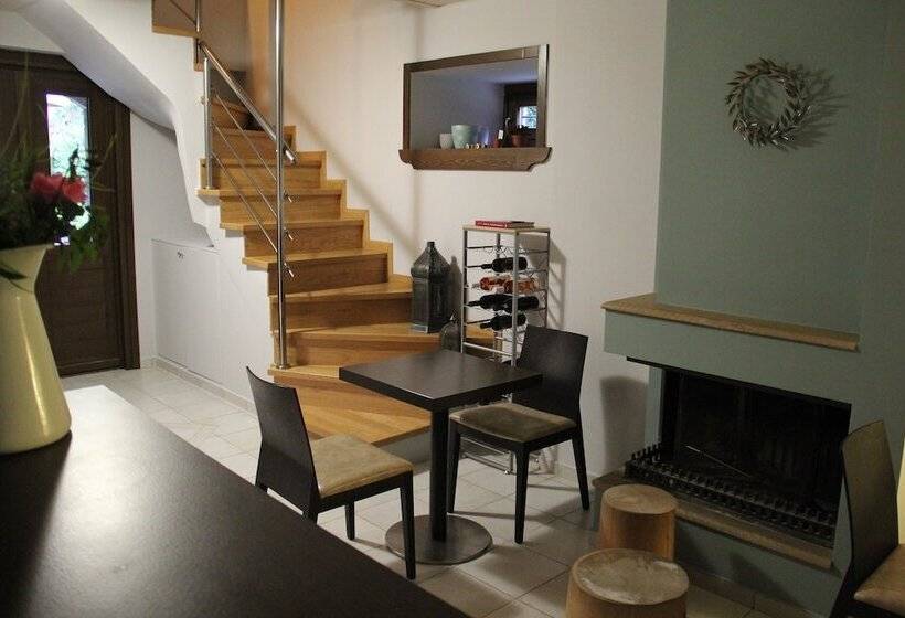 فندق Tsarbou Guesthouse