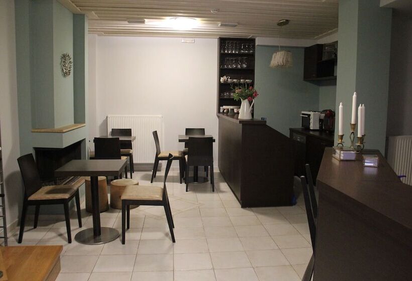 酒店 Tsarbou Guesthouse