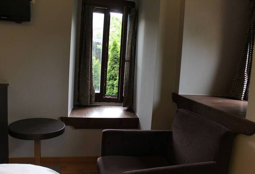 酒店 Tsarbou Guesthouse