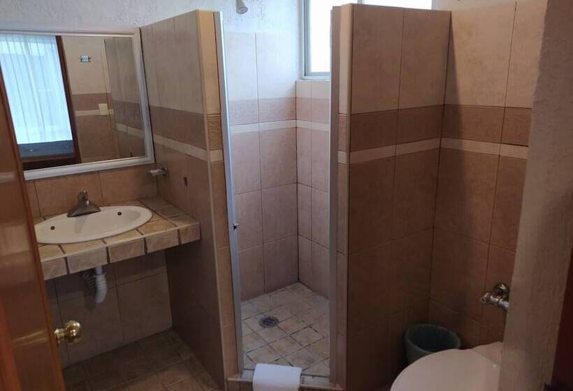 فندق Universitario Uaeh