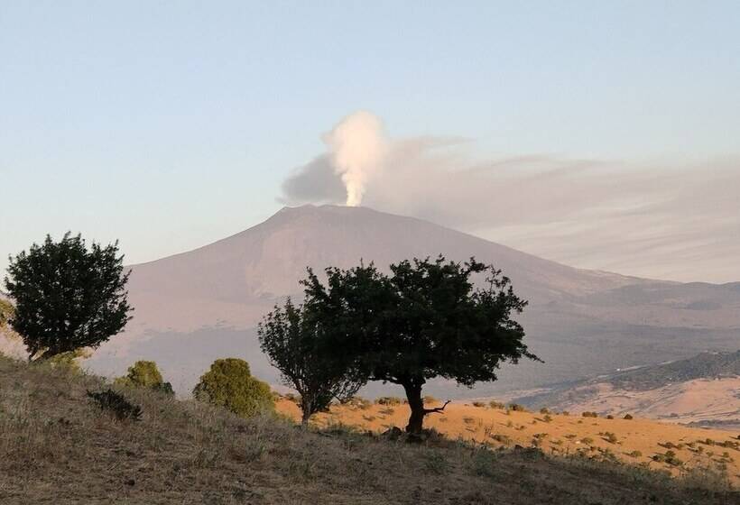 Inviting Cottage In Maniace With Private Garden