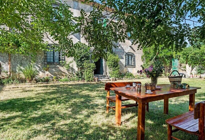 Inviting Cottage In Maniace With Private Garden