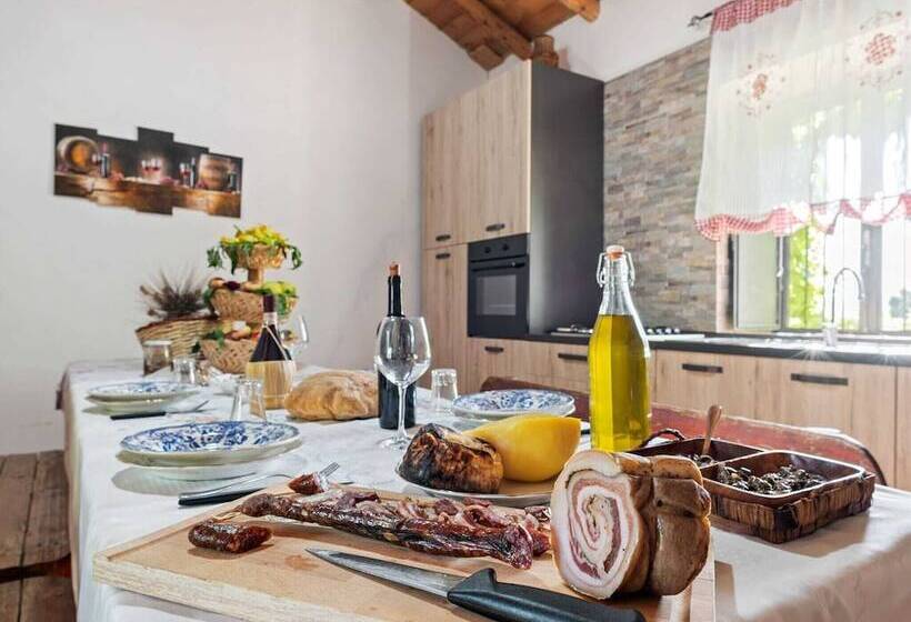 Inviting Cottage In Maniace With Private Garden