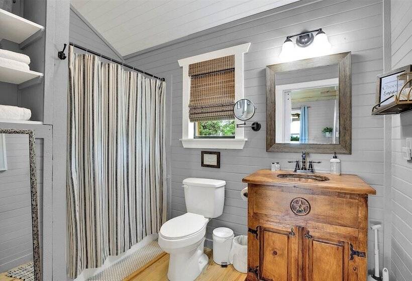 Luxurious Cottage On 3 Acre S In Fred Wine Country