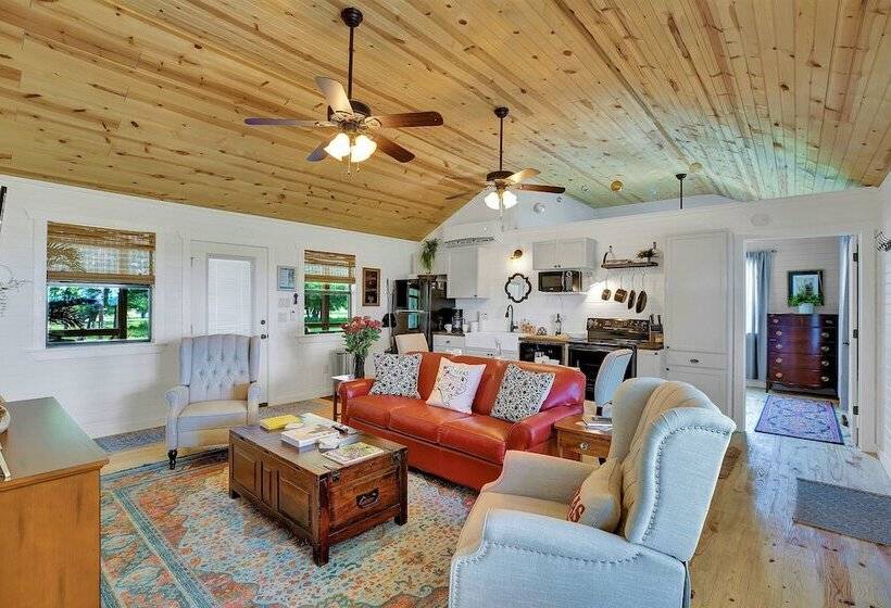 Luxurious Cottage On 3 Acre S In Fred Wine Country