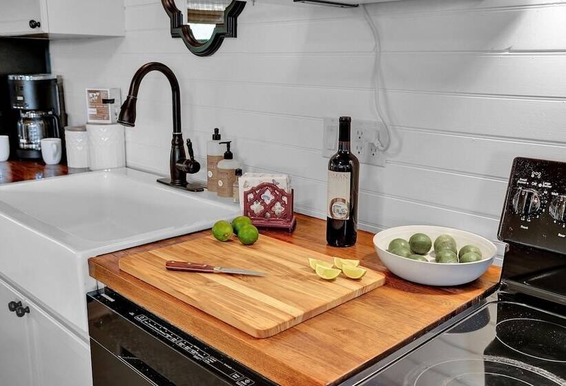 Luxurious Cottage On 3 Acre S In Fred Wine Country