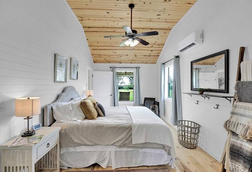 Luxurious Cottage On 3 Acre S In Fred Wine Country