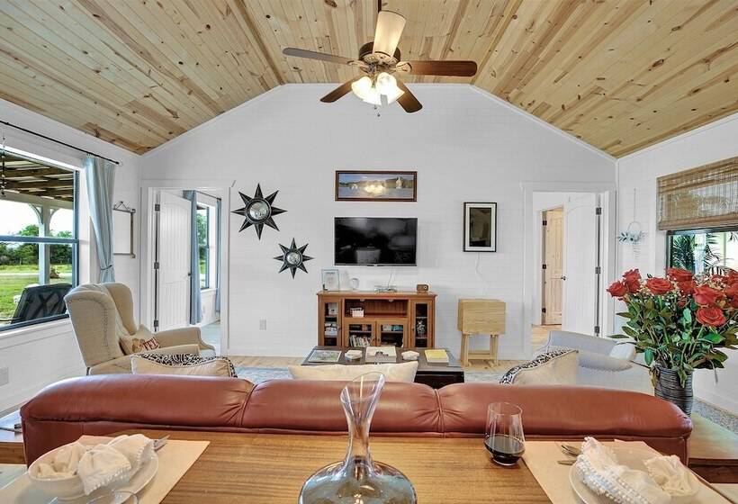 Luxurious Cottage On 3 Acre S In Fred Wine Country