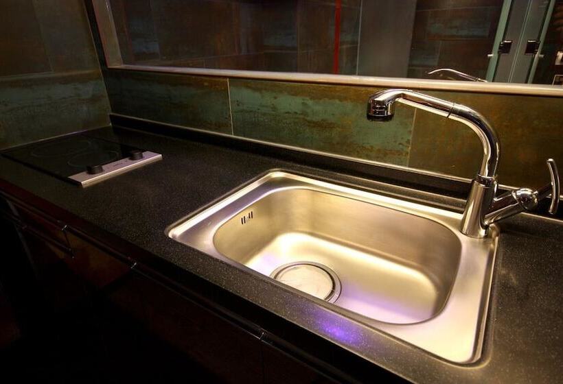 מוטל Cheonan Elli