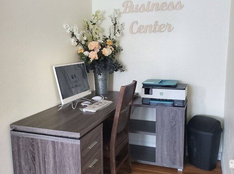 汽车旅馆  Delta Accommodations Alaska Country Inn