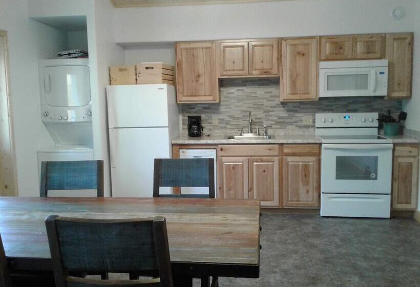 汽车旅馆  Delta Accommodations Alaska Country Inn