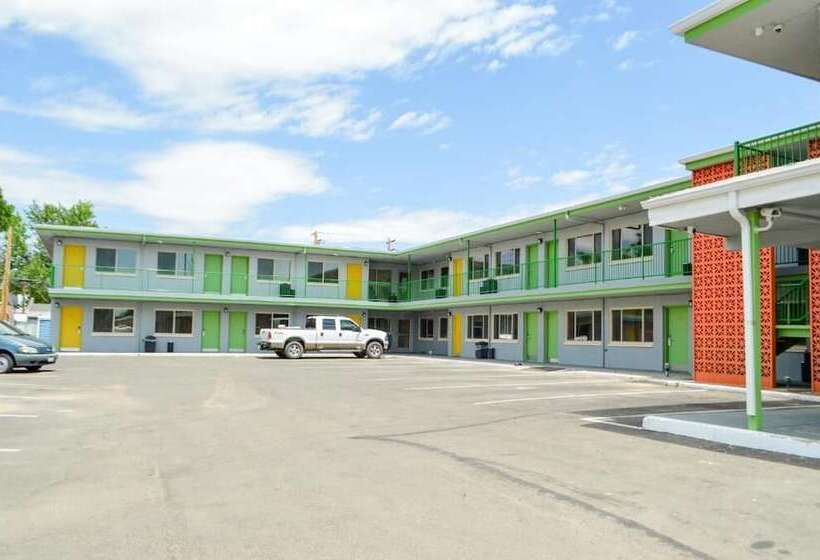 מוטל Greeley University Inn