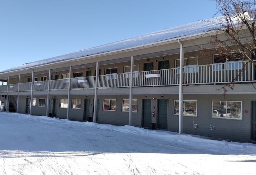 فندق على الطريق Island Pond Country Inn