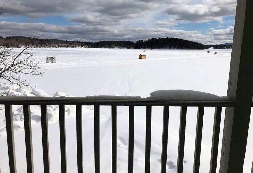 فندق على الطريق Island Pond Country Inn