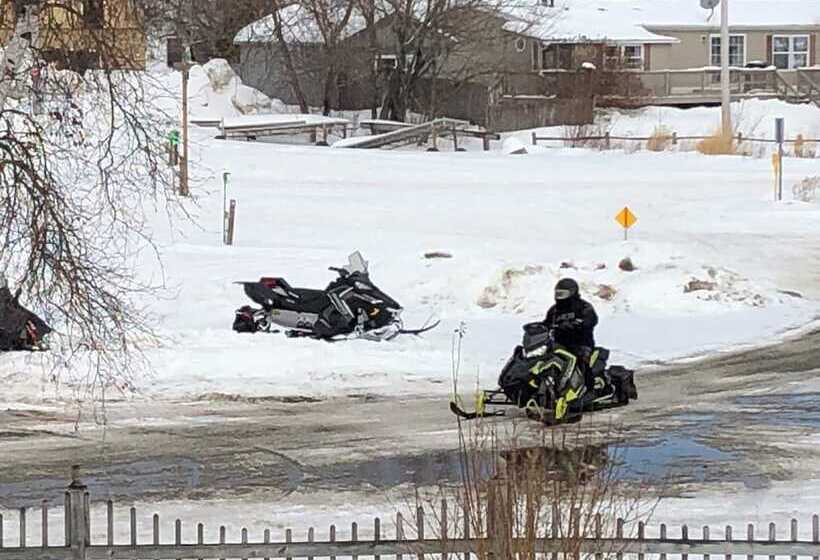 فندق على الطريق Island Pond Country Inn