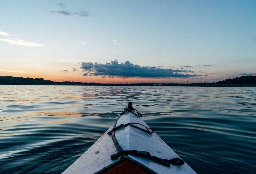 فندق على الطريق Island Pond Country Inn