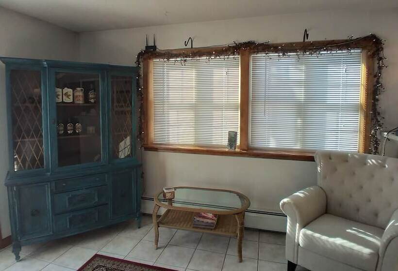 فندق على الطريق Island Pond Country Inn