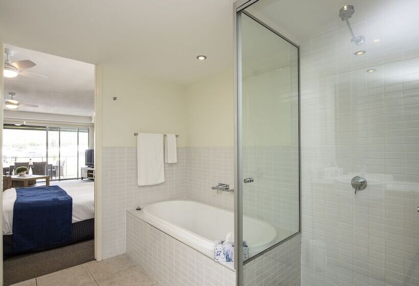 מוטל Magnetic Blue Waterfront Apartments