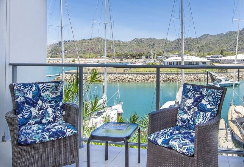 מוטל Magnetic Blue Waterfront Apartments