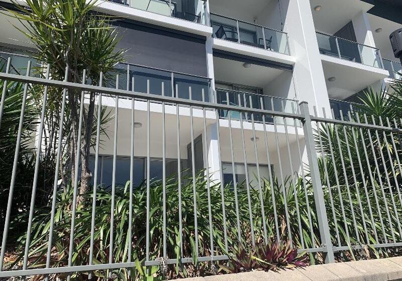 מוטל Magnetic Blue Waterfront Apartments