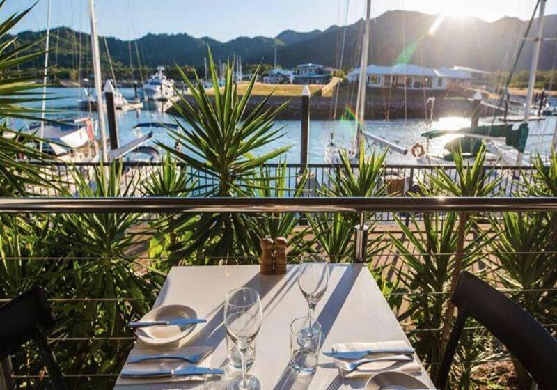 מוטל Magnetic Blue Waterfront Apartments