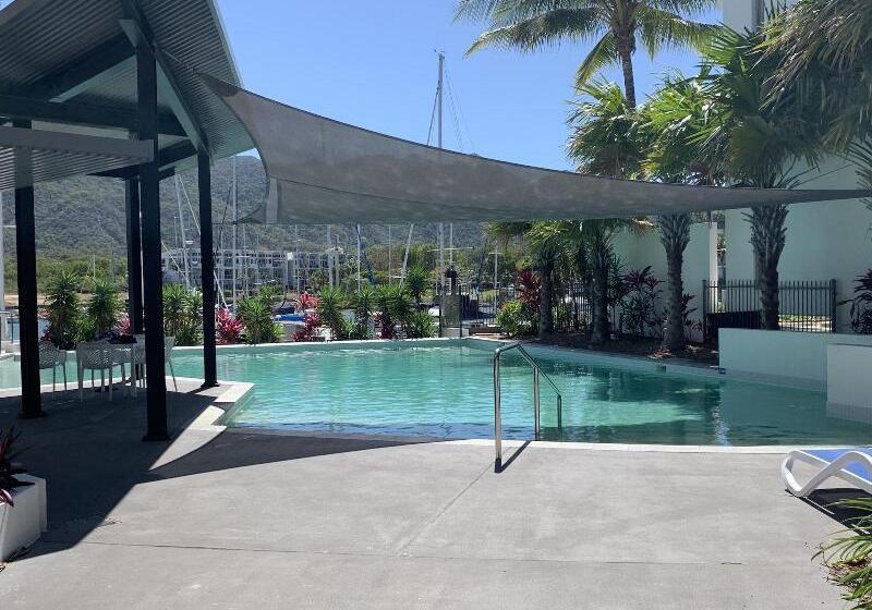 מוטל Magnetic Blue Waterfront Apartments