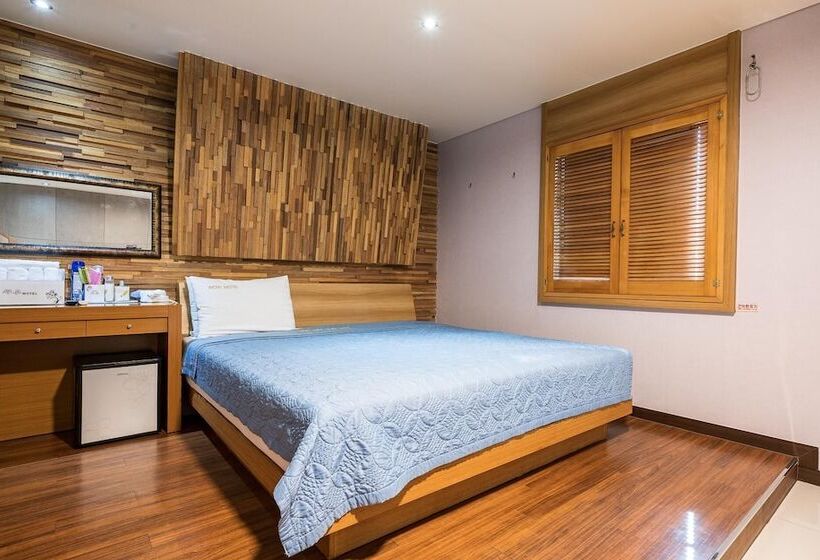 Motel Tongyeong Wow