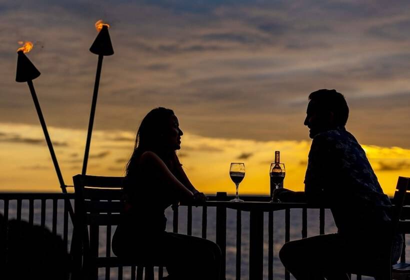 Outrigger Kona Resort And Spa