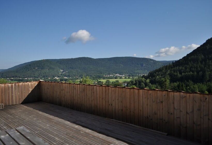 بنسيون A L Orée Du Bois