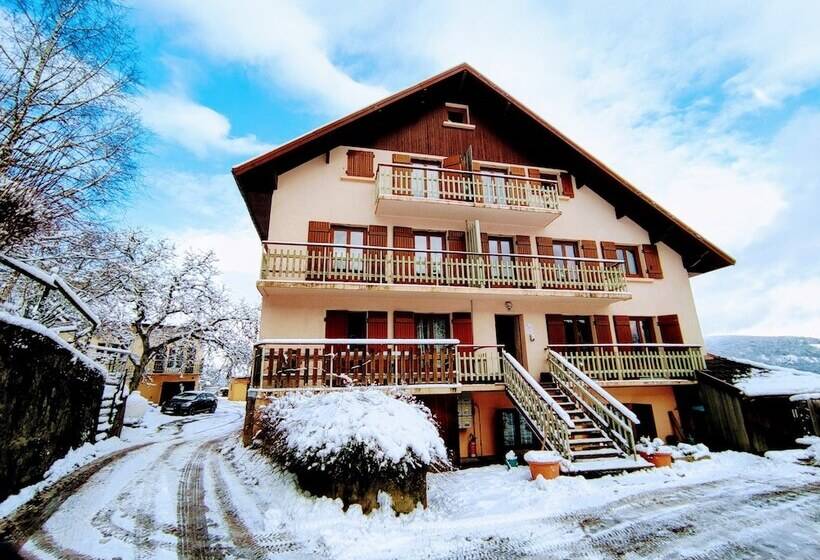 بنسيون A L Orée Du Bois