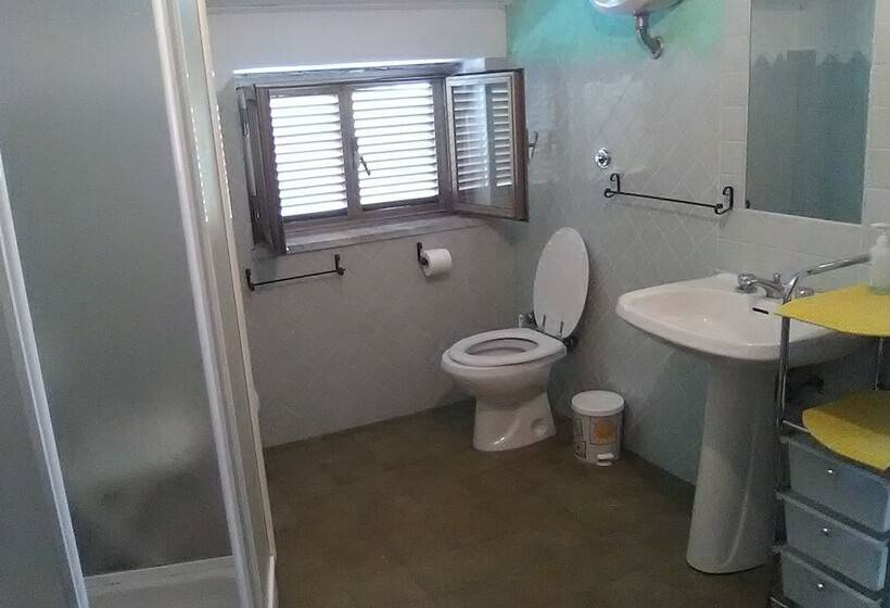 פנסיון Room In Guest Room   Affitta Camere Monte Grappa