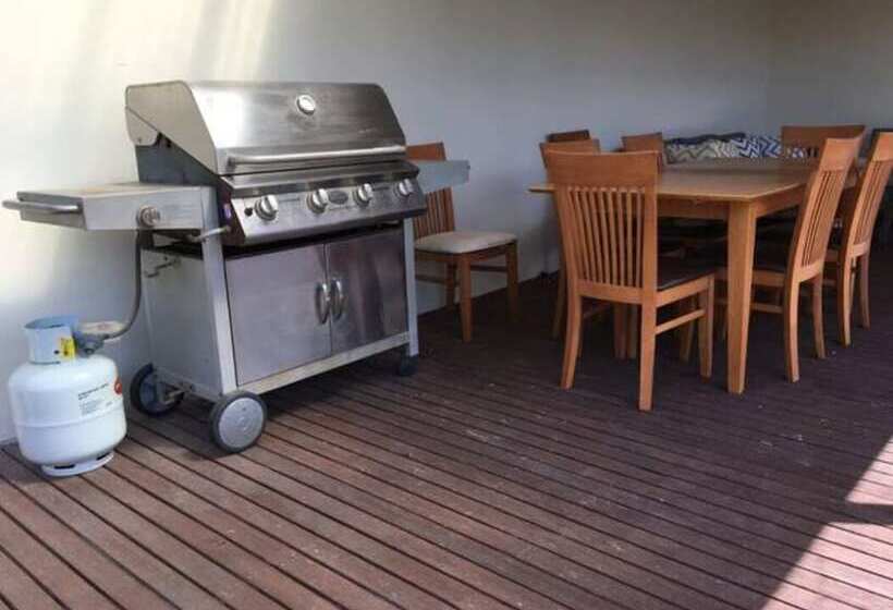 بنسيون Bluefin Tuna Fishermen Whale Watching