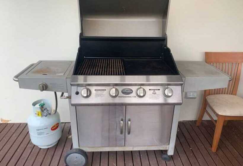 بنسيون Bluefin Tuna Fishermen Whale Watching