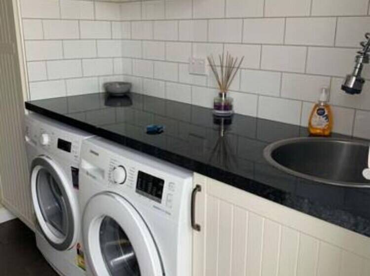 بنسيون Bluefin Tuna Fishermen Whale Watching