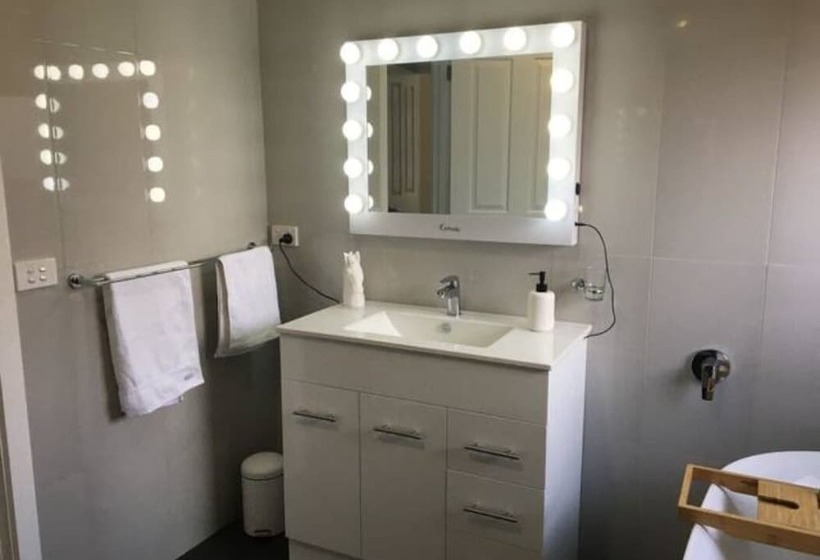 بنسيون Bluefin Tuna Fishermen Whale Watching