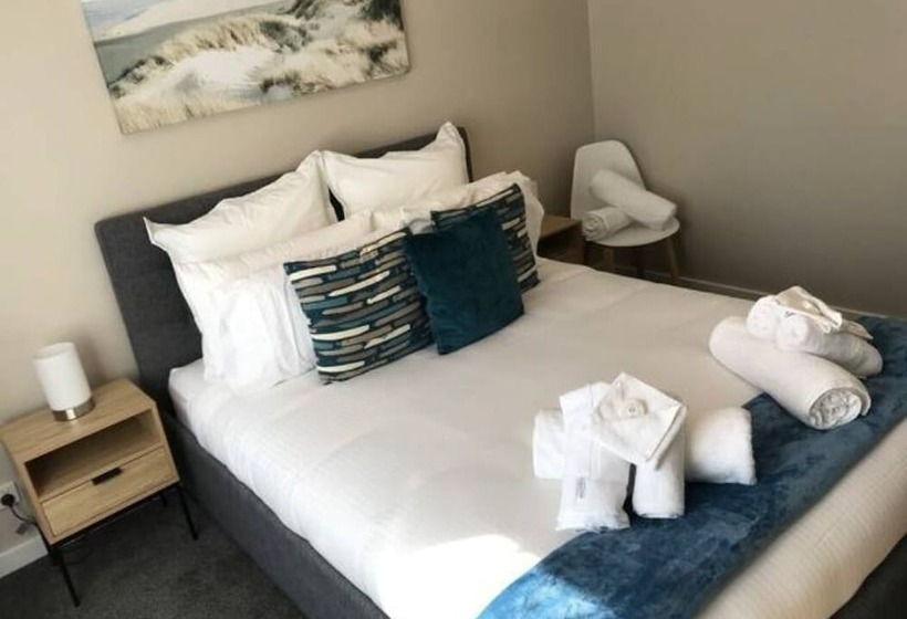 بنسيون Bluefin Tuna Fishermen Whale Watching