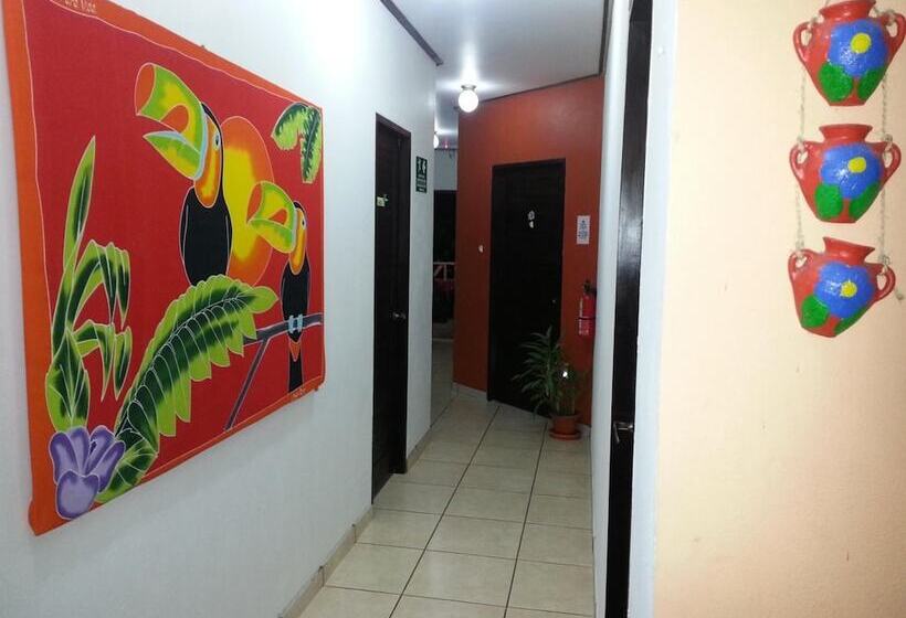 پانسیون Casa De Lis Hotel & Tourist Information Centre